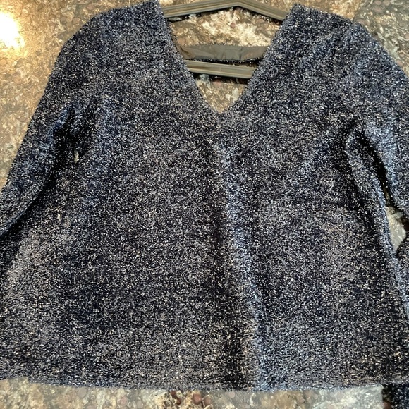 Shiny top - Picture 3 of 5